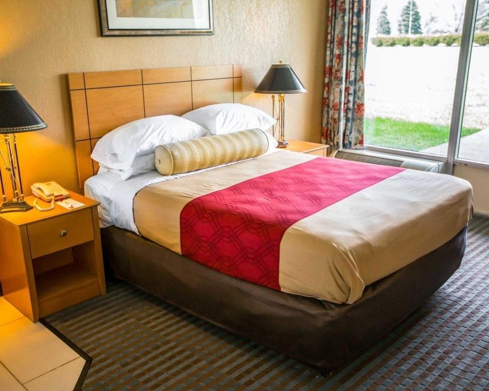 Econo Lodge Shorewood Eksteriør billede