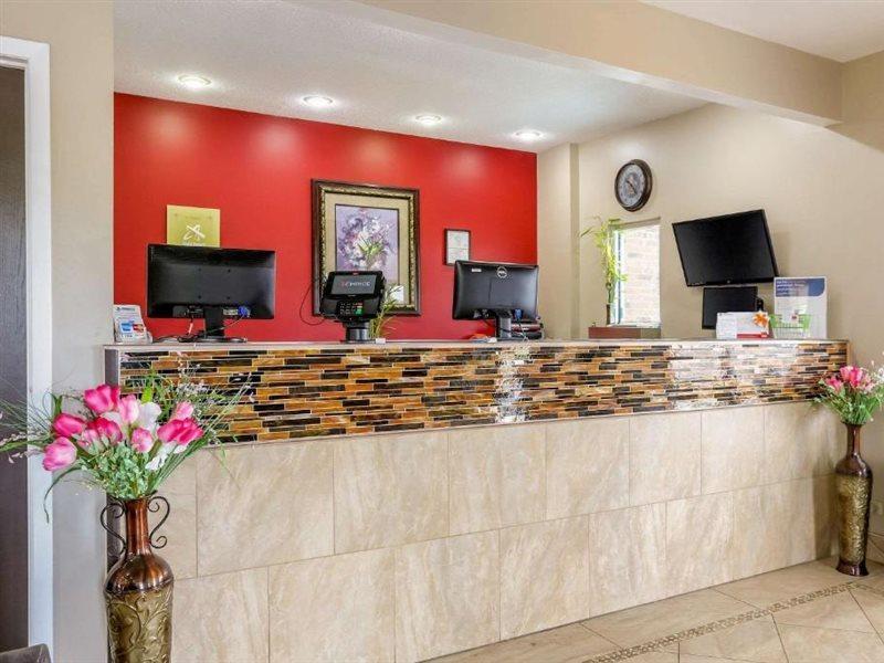 Econo Lodge Shorewood Eksteriør billede