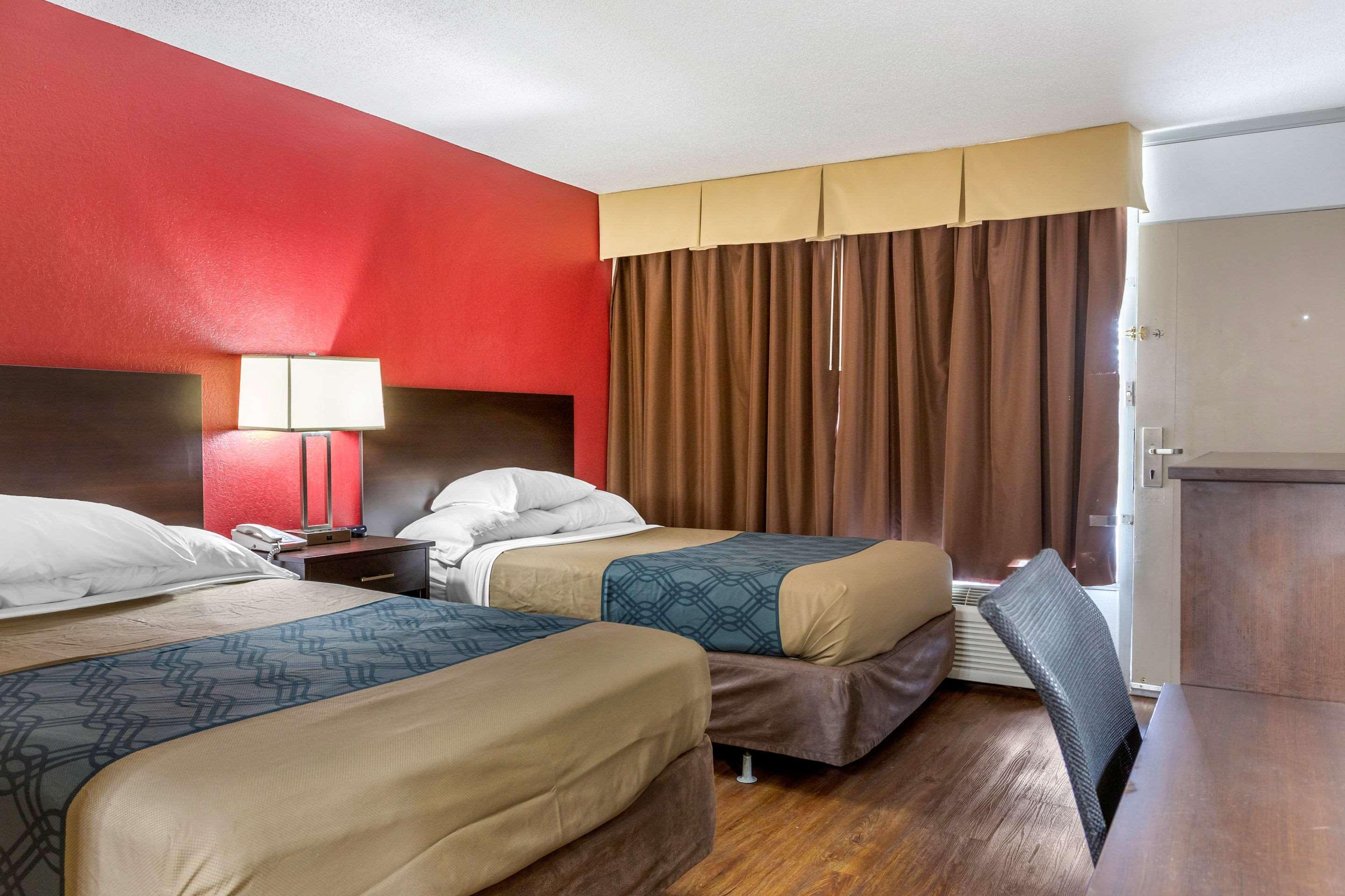 Econo Lodge Shorewood Eksteriør billede