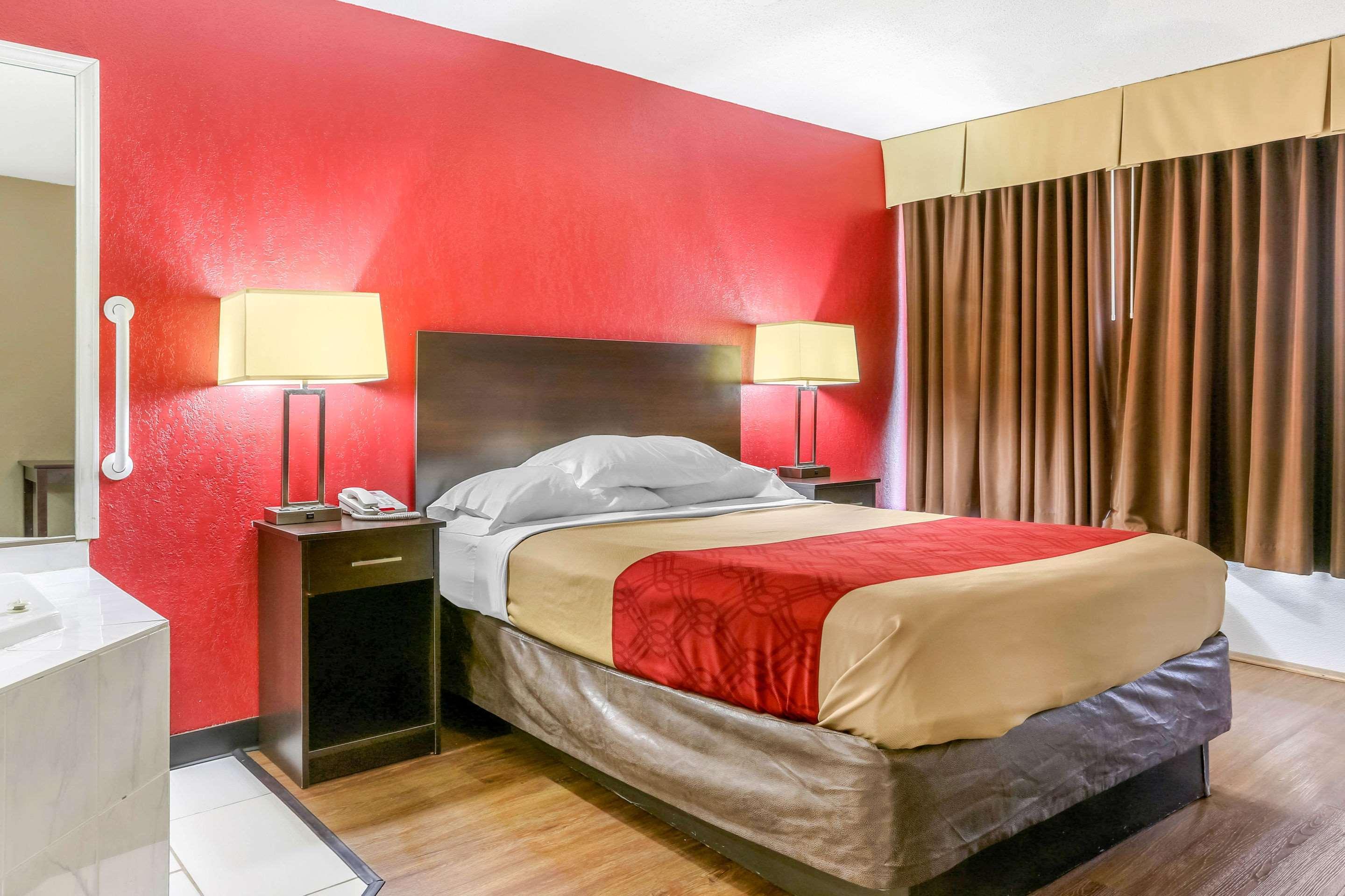 Econo Lodge Shorewood Eksteriør billede