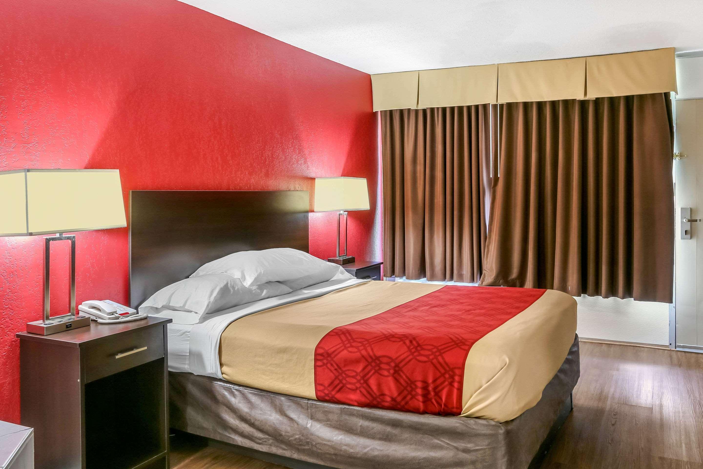Econo Lodge Shorewood Eksteriør billede