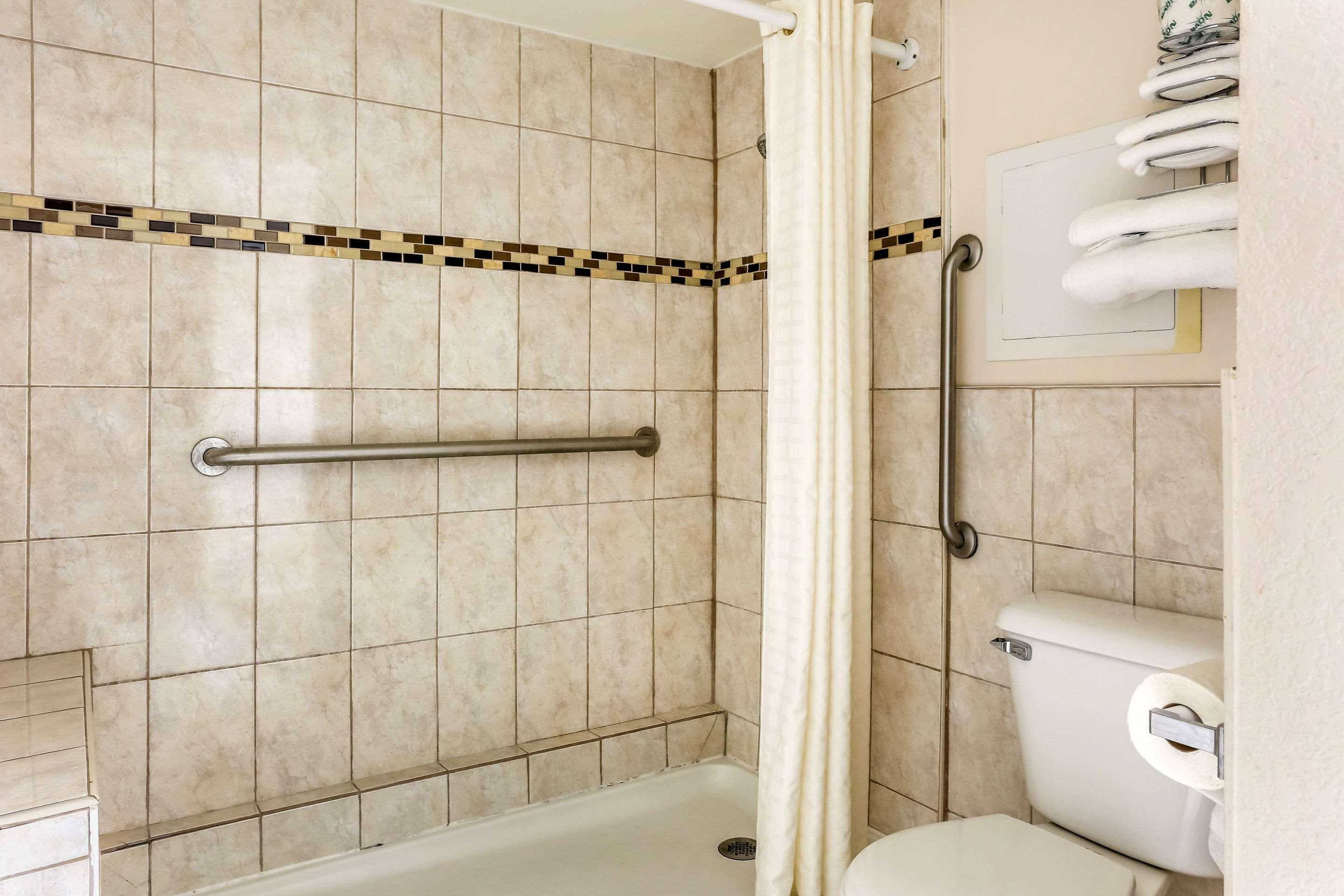 Econo Lodge Shorewood Eksteriør billede