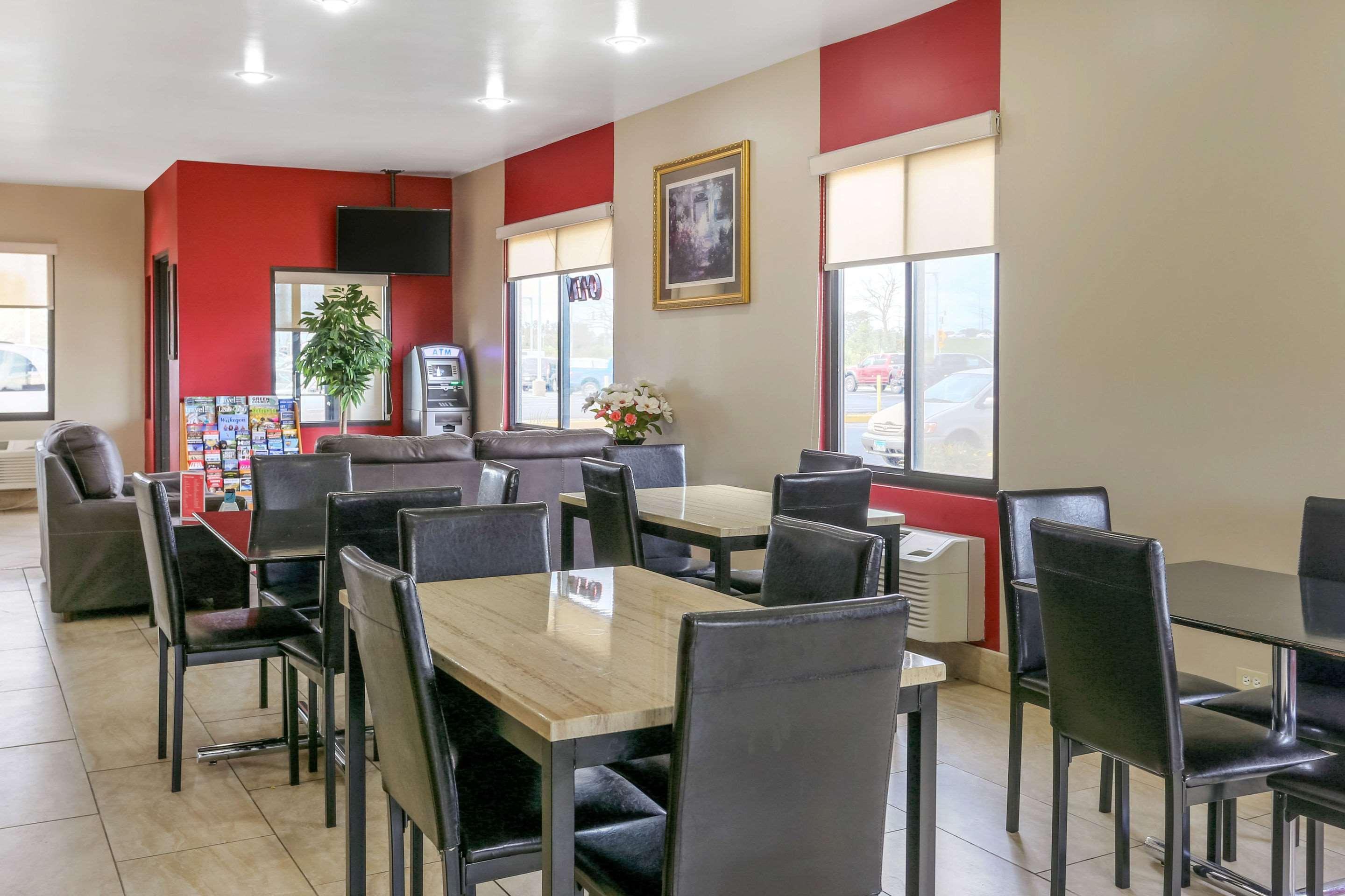Econo Lodge Shorewood Eksteriør billede
