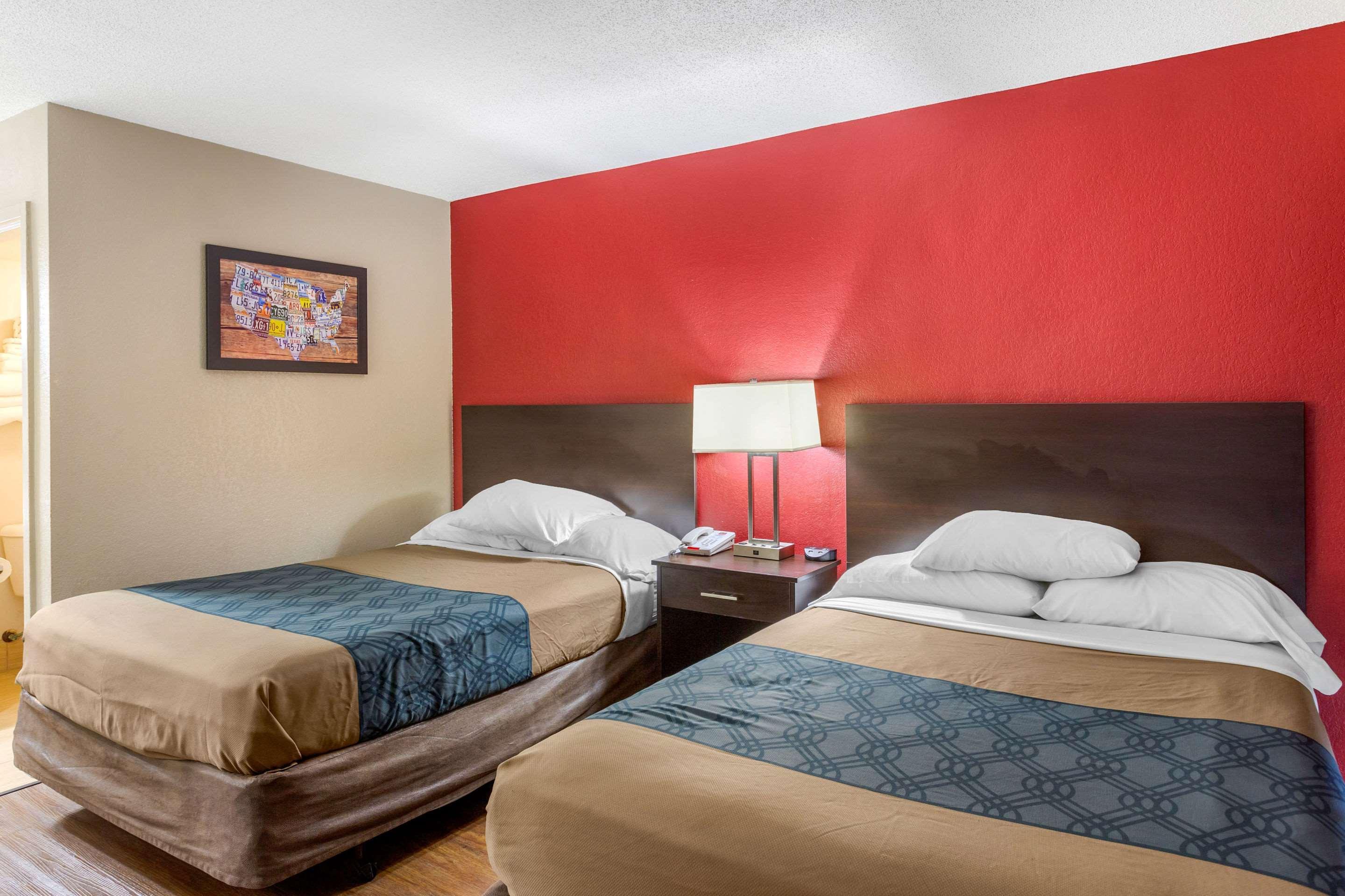 Econo Lodge Shorewood Eksteriør billede
