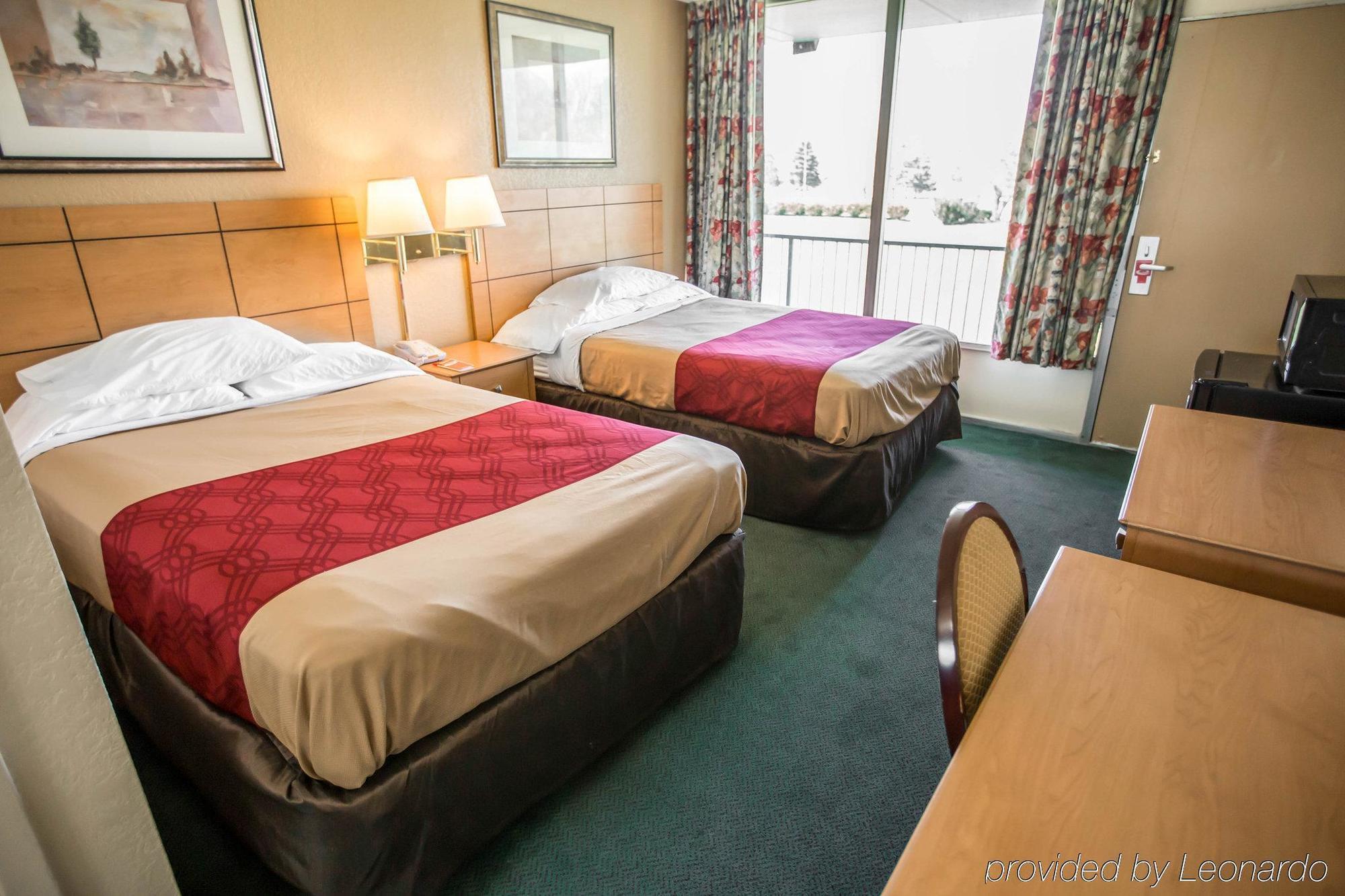 Econo Lodge Shorewood Eksteriør billede