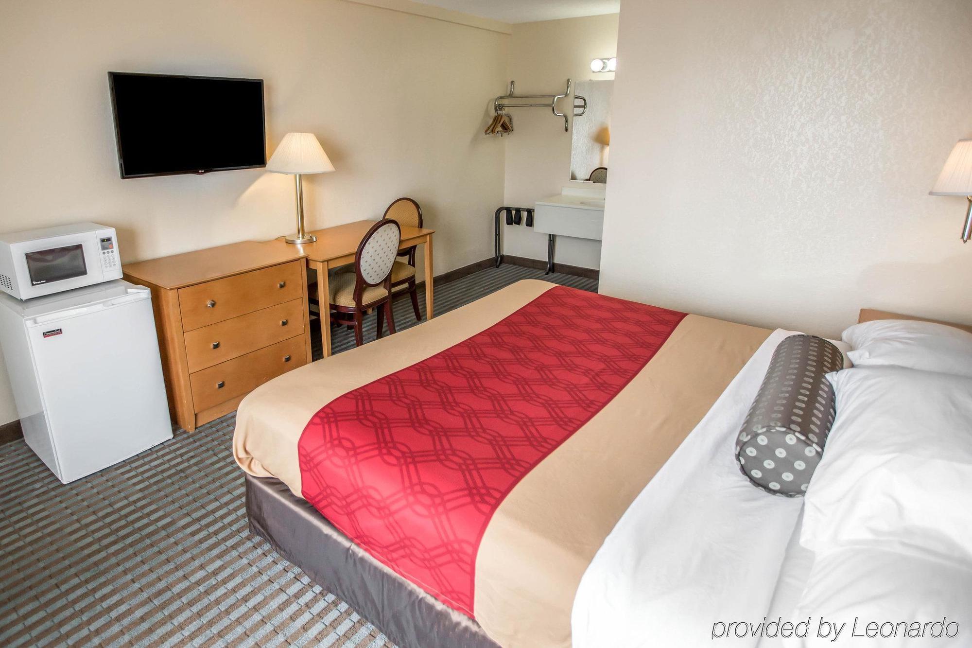 Econo Lodge Shorewood Eksteriør billede
