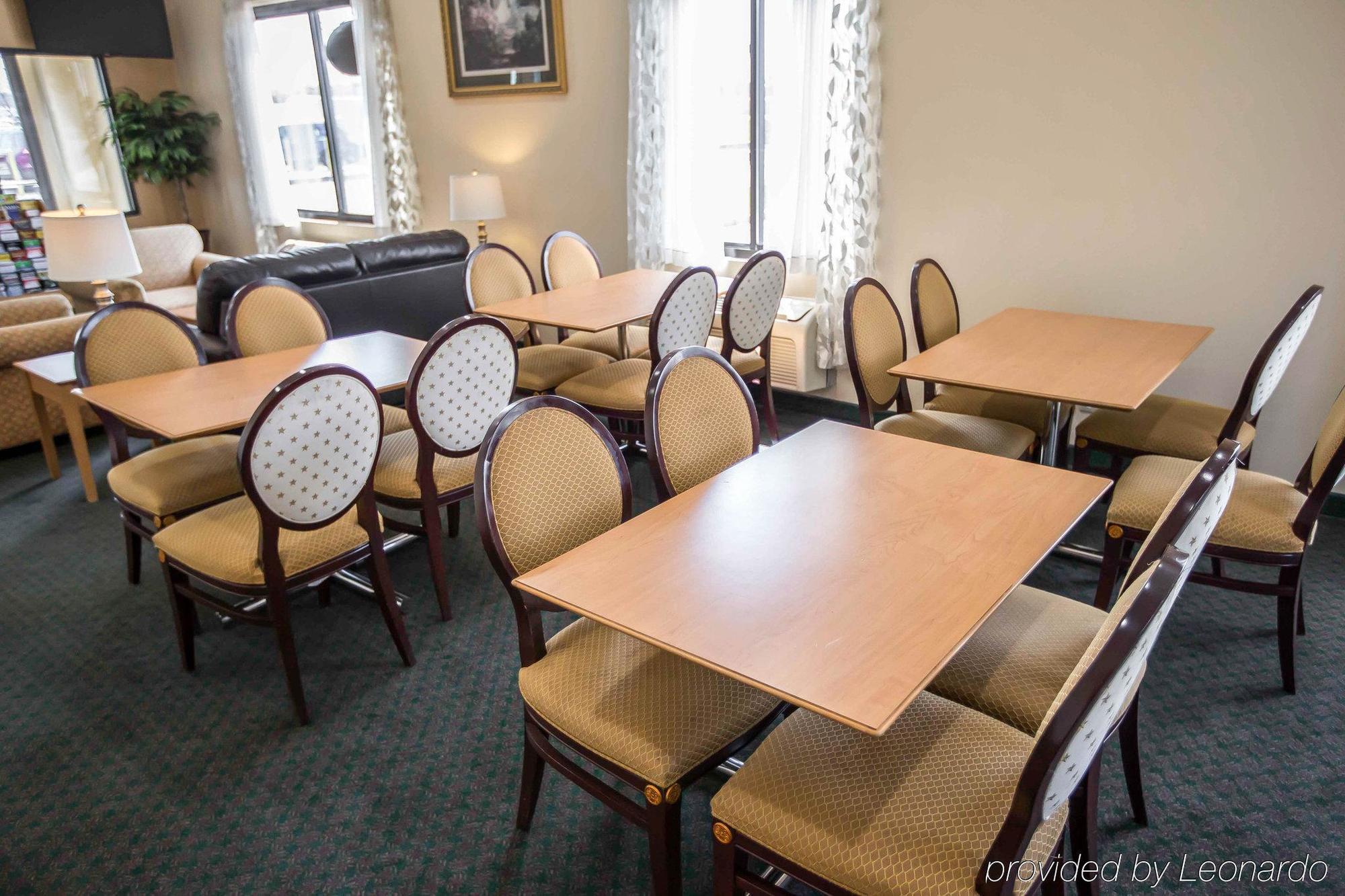 Econo Lodge Shorewood Eksteriør billede