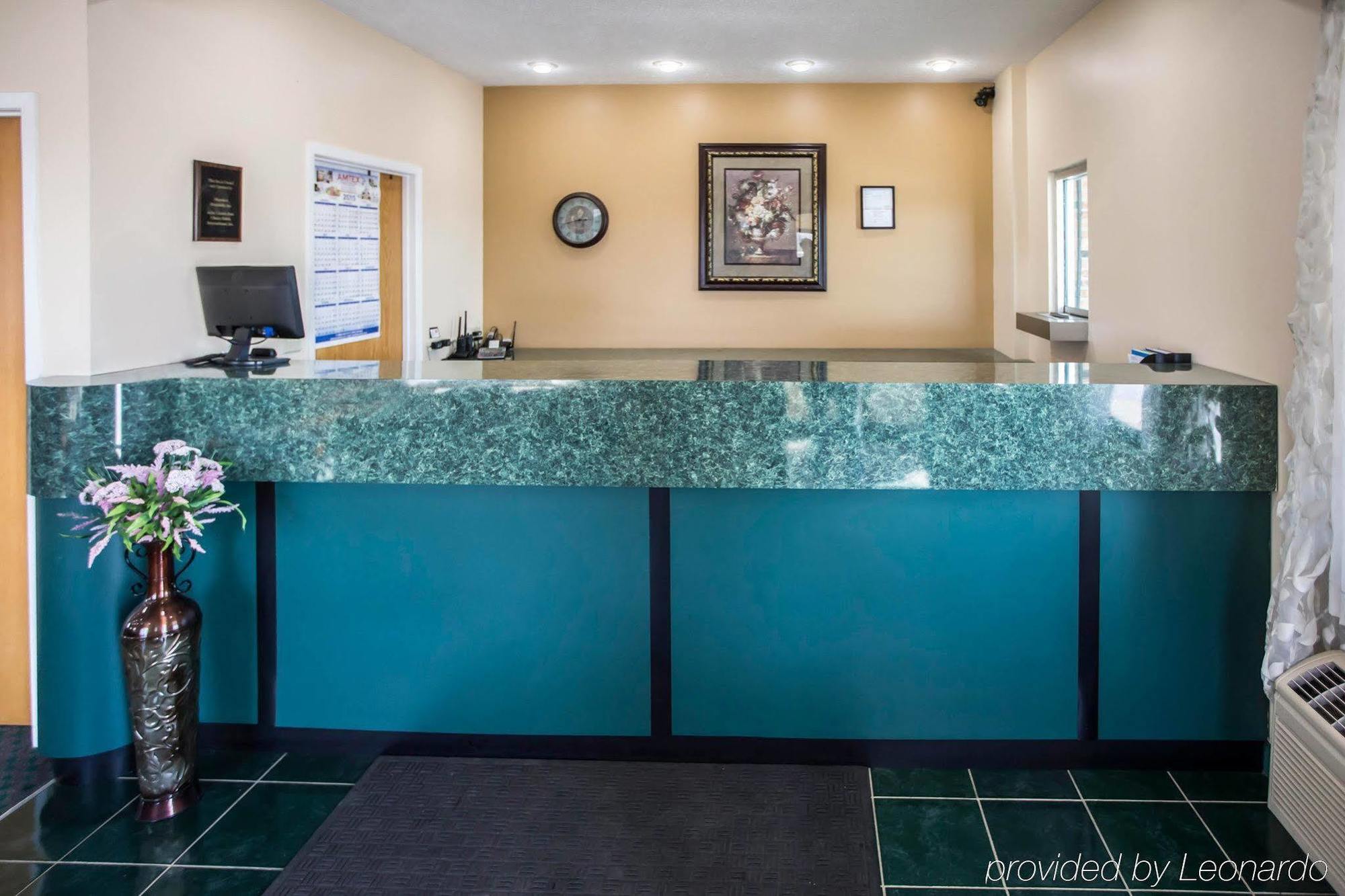 Econo Lodge Shorewood Eksteriør billede