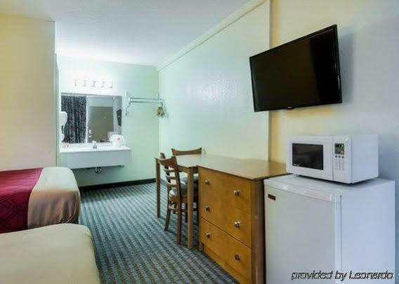 Econo Lodge Shorewood Eksteriør billede