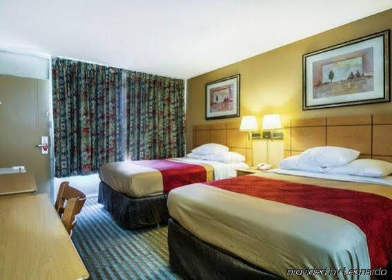 Econo Lodge Shorewood Eksteriør billede
